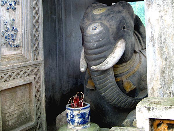 The Legend Of Voi Phuc Temple